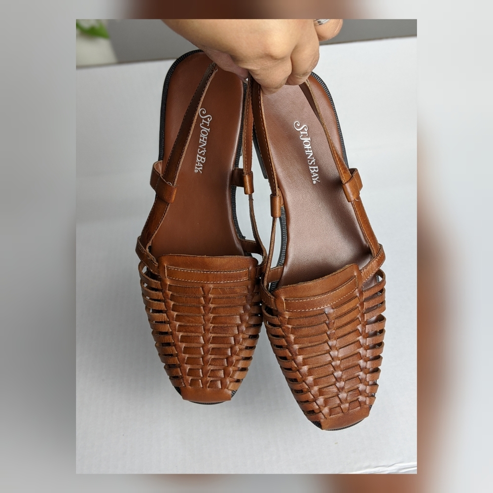 VINTAGE  ST JOHN'S BAY Leather sandals